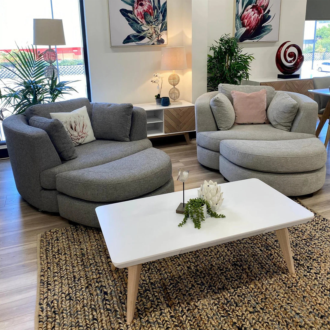 Oyster Swivel Chair with Ottoman